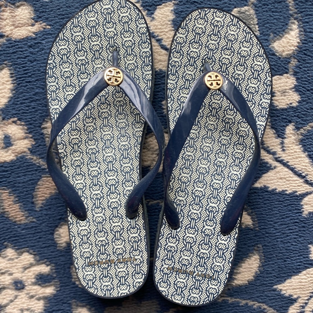 Tory Burch- like new, Barely warn, navy blue flip flops size 9.5